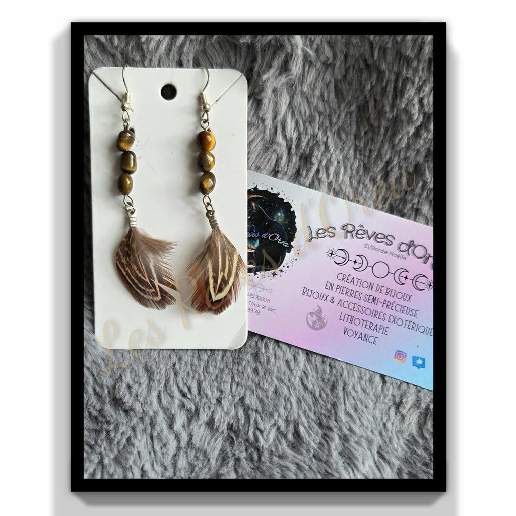 ✨ Ailes de Tigre ✨
Boucles d’oreilles en œil de tigre & plumes naturelles