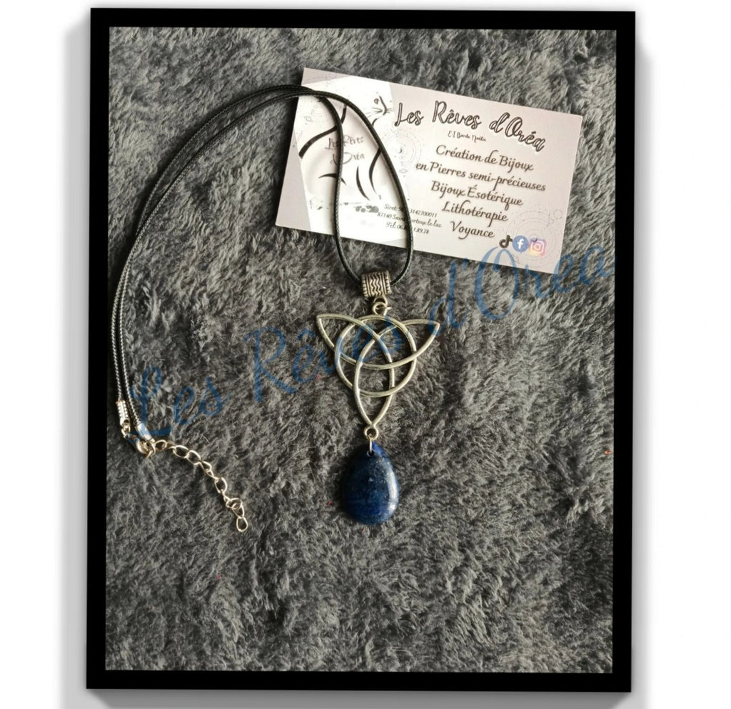🌙 Collier du Savoir Voilé 🌙
Triskèle ancien & Lapis-Lazuli des Veilleuses