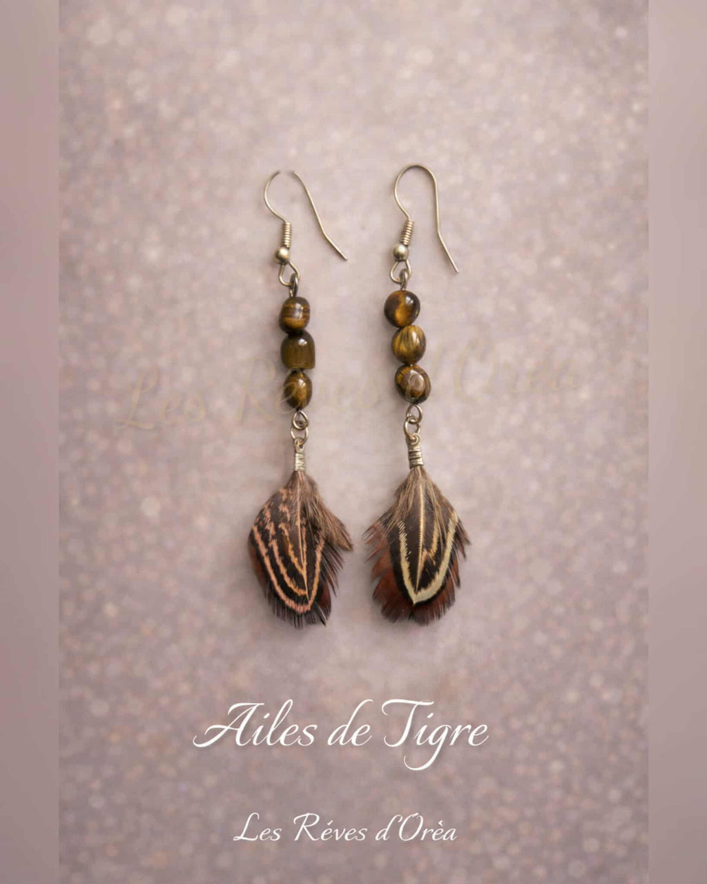 ✨ Ailes de Tigre ✨
Boucles d’oreilles en œil de tigre & plumes naturelles