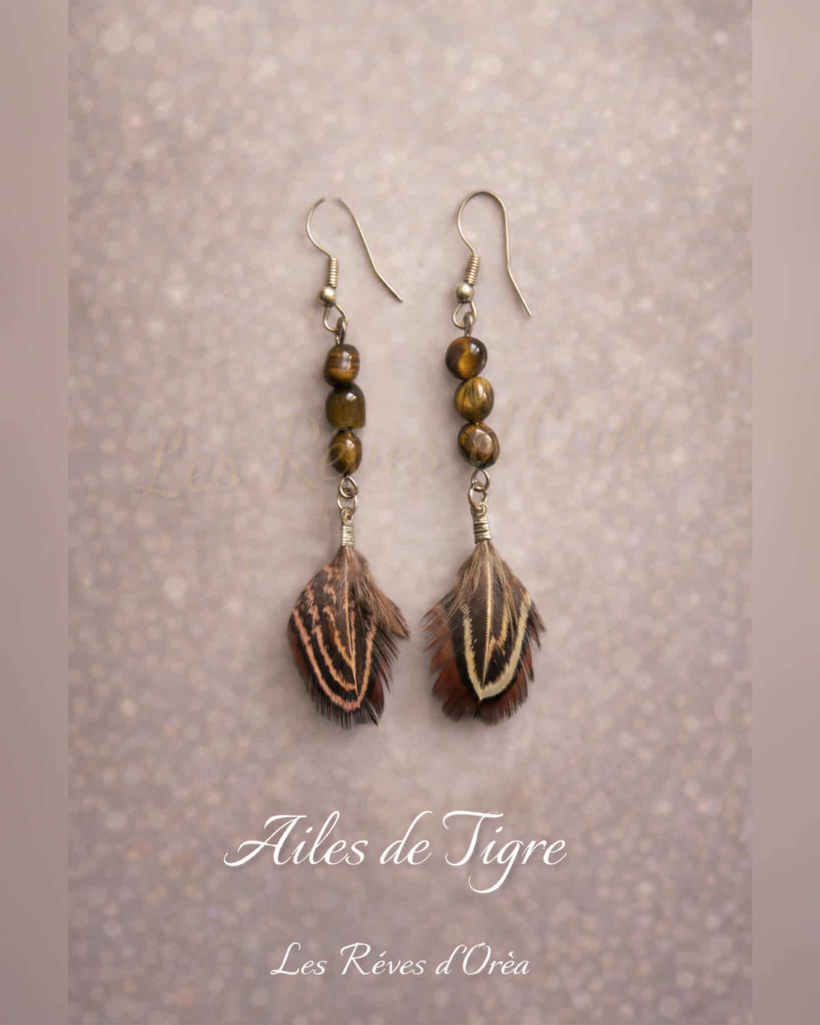 ✨ Ailes de Tigre ✨
Boucles d’oreilles en œil de tigre & plumes naturelles