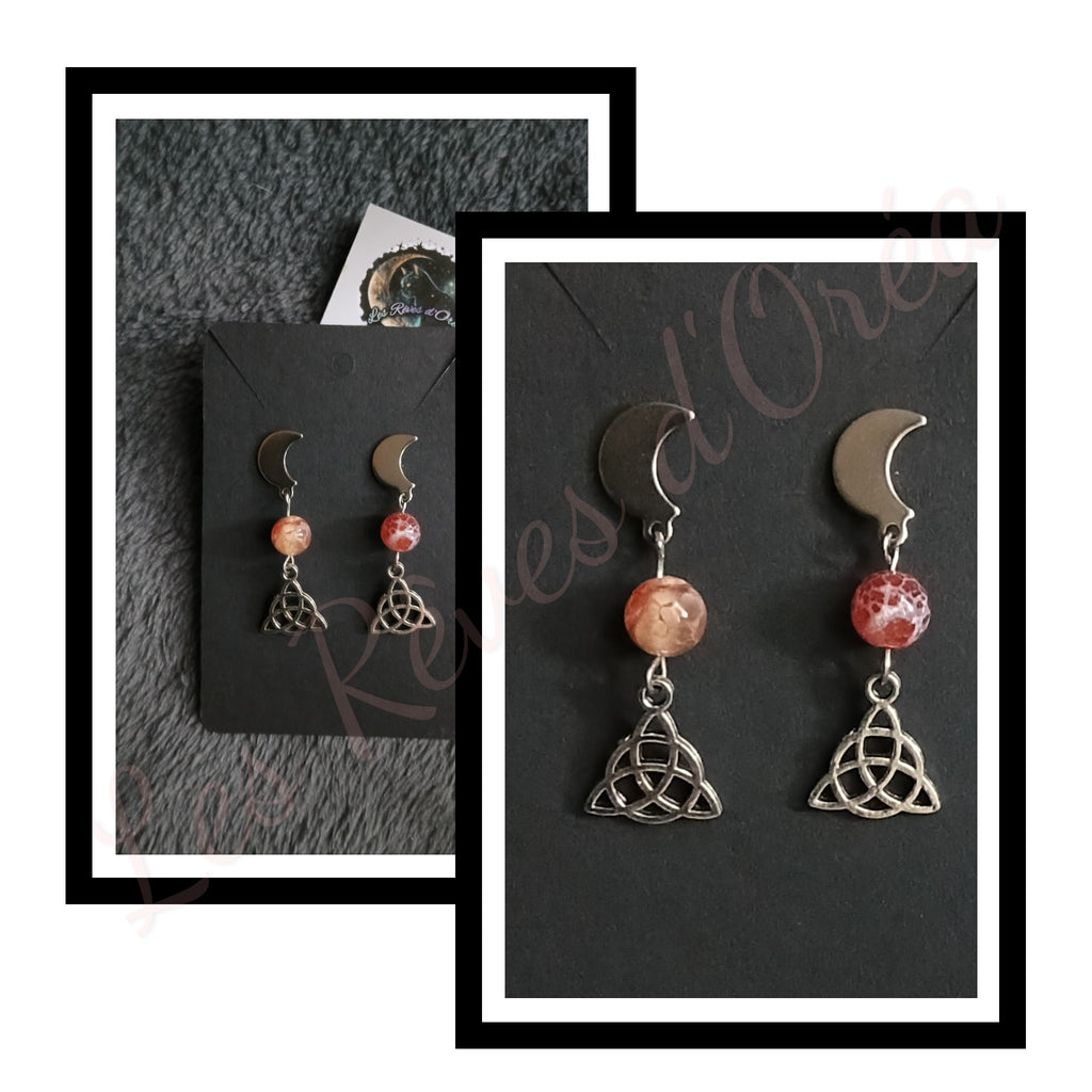 Les Lunes Ardentes d’Oréa 🔥
(Boucles d’oreilles en Agate de Feu & symbole sacré)