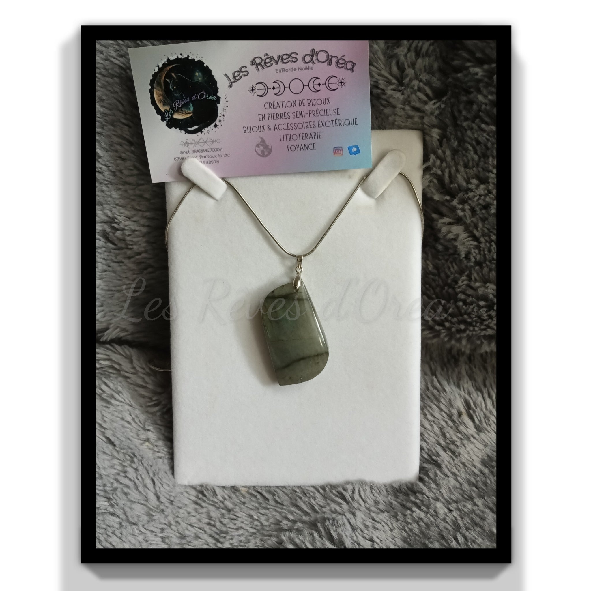 Le Voile des Mondes
Pendentif en Labradorite