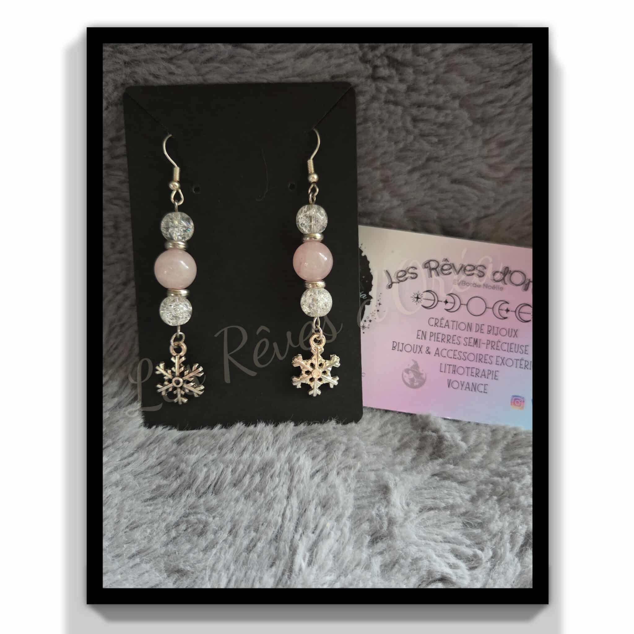 ❄️Étoile d’Hiver ❄️
Boucles d’oreilles ✨ Quartz rose & Quartz craquelé