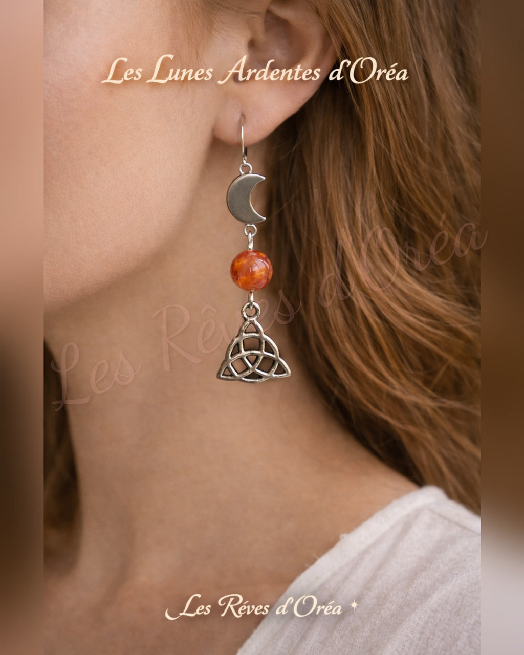 Les Lunes Ardentes d’Oréa 🔥
(Boucles d’oreilles en Agate de Feu & symbole sacré)
