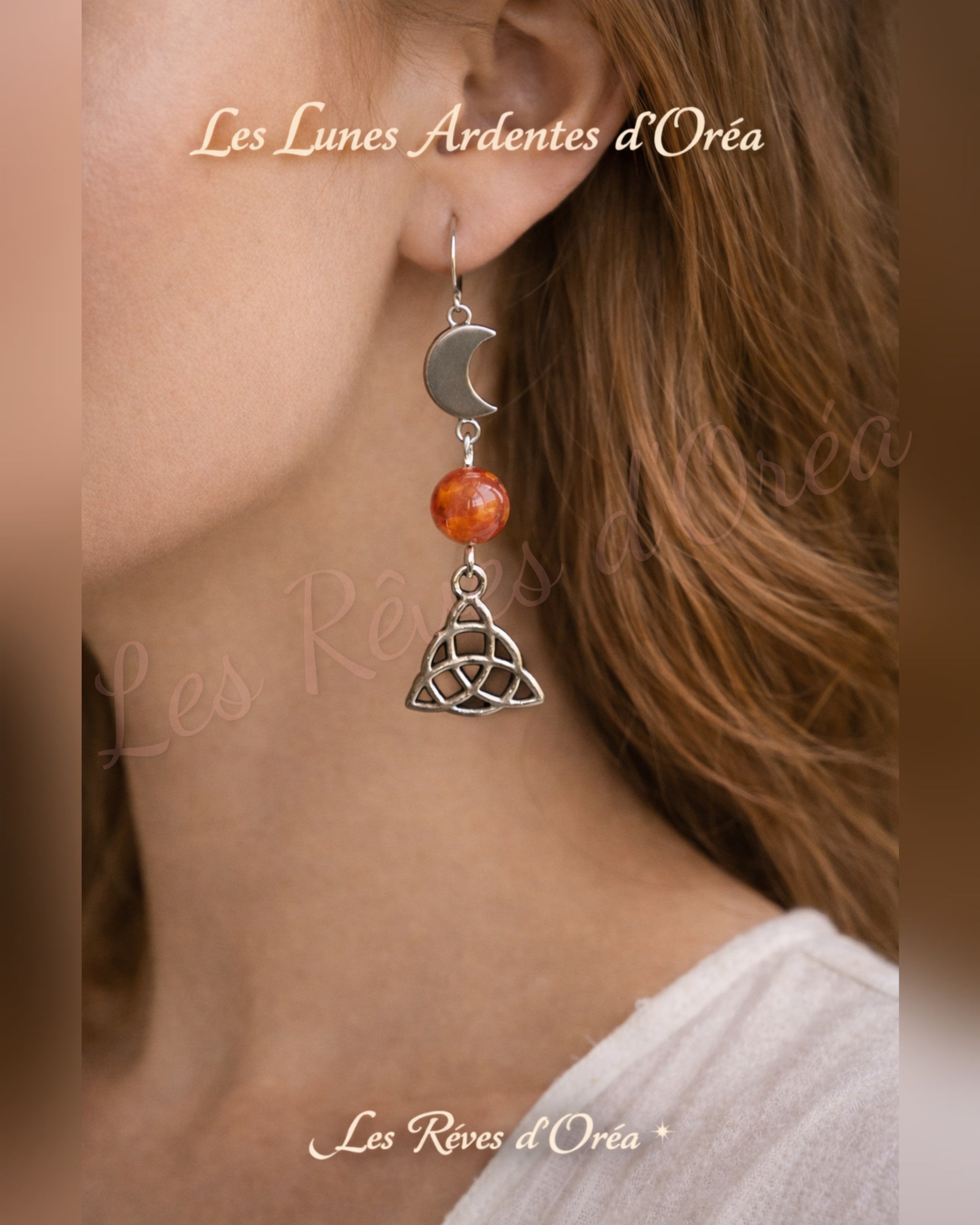Les Lunes Ardentes d’Oréa 🔥
(Boucles d’oreilles en Agate de Feu & symbole sacré)